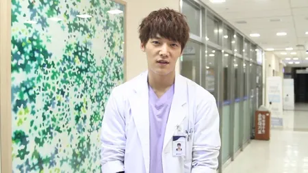 10 Dokter Ganteng Drama Korea Ini Siap Suntik & Infus Hatimu!