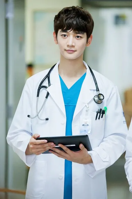 10 Dokter Ganteng Drama Korea Ini Siap Suntik Infus Hatimu Kapanlagi Com