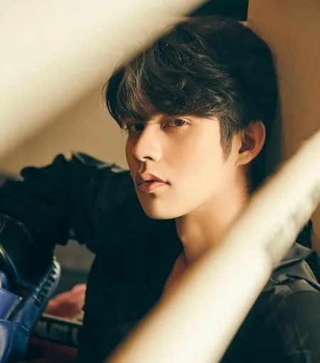 10 Fakta Aktor Ganteng Thailand Bright Vachirawit Pemeran Sarawat Di Drama Lgbt Populer 2gether The Series Kapanlagi Com