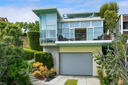 10 Foto Beach House Kristen Stewart yang Dijual Rp 140 Miliar, Interior Eclectic dan Serba Biru
