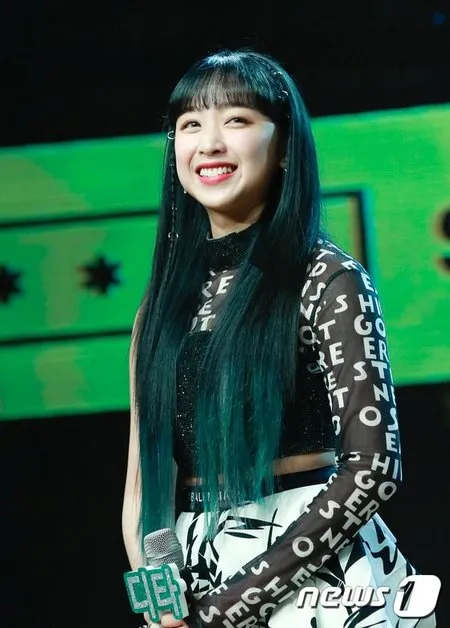 10 Foto Cantik Dita Karang di Showcase Debut Secret Number, Janji Tak Akan Kecewakan Indonesia