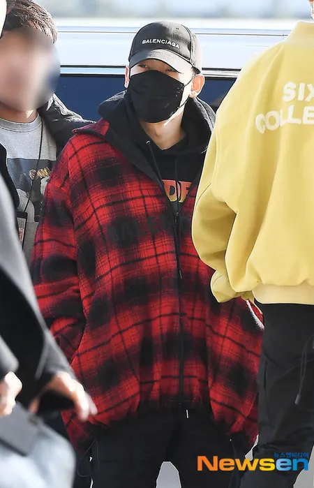10 Foto Exo Sudah Berangkat Ke Jakarta Wajah Ditutup Masker Dan Topi Kapanlagi Com