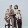 10 Foto Family Portrait Terbaru Jessica Iskandar, El Barack Jadi Sorotan Sampai Disebut Mirip Pangeran Kerajaan Inggris - Netizen: Keluarga Good Looking!