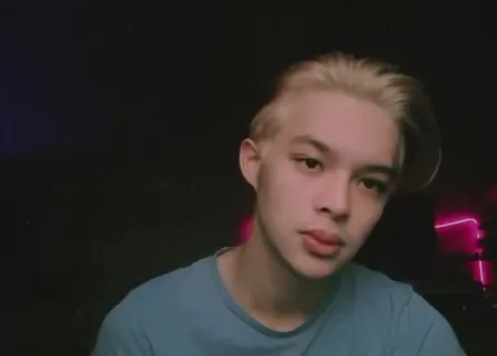 10 Foto Ganteng Rey Mbayang Suami Dinda Hauw Yang Masih 21 Tahun Saleh Tapi Tetap Gaul Kapanlagi Com