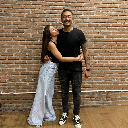 10 Foto Hot Kartika Wijaksana Istri Uus, Wanita Mahal Karena Diinginkan Banyak Pria Tapi Cuma Bisa Dimiliki Suami