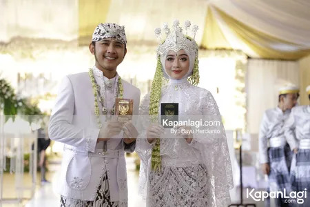10 Foto Mesra Ega Noviantika Rafly Usai Akad Nikah Malu Malu Bahagia Kapanlagi Com