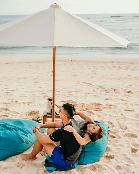 10 Foto Mesra Nikita Willy dan Suami Pasca Menikah, Ciuman Romantis - Berasa Bulan Madu Setiap Hari