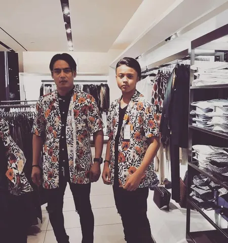 10 Foto Restu Putra Charly Van Houten yang Beranjak Remaja dan Vokalis Juga