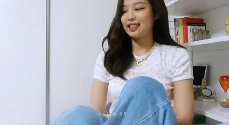 10 Foto Rumah Jennie BLACKPINK, Lucunya Saat Cuci Baju dan Masak-Masak Sendiri