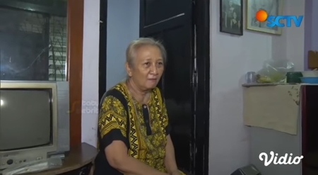 10 Foto Rumah Sederhana Yati Surachman yang Ditinggali Bersama Ibu, Ikhlas Meski Tak Sekaya Artis Senior Lain