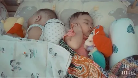 10 Foto Syahnaz Sadiqah Perdana Urus si Kembar Tanpa Babysitter, Ditinggal Suami Kerja Juga