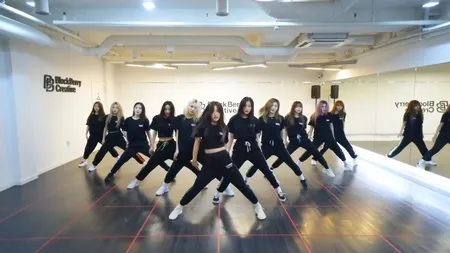 10 Girl Group Ini Tampilkan Cover Lagu Boy Group dengan Sempurna, IZ*ONE - TWICE