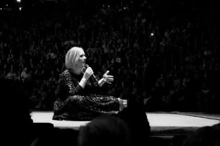 10 Hal Yang Bikin Kita Semakin Mencintai Adele
