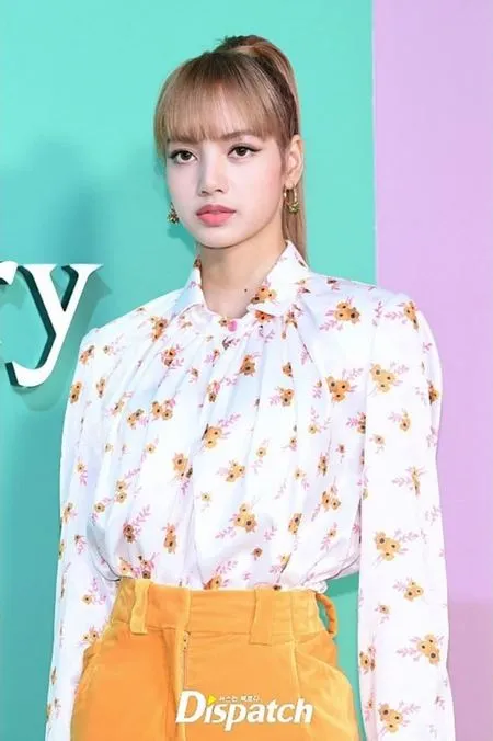 10 Idol K-Pop Tampil Cantik dengan Poni Depan, Cocok Jadi Inspirasi Gaya Rambut Kamu