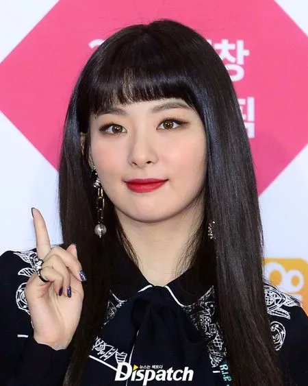 10 Idol K-Pop Tampil Cantik dengan Poni Depan, Cocok Jadi Inspirasi Gaya Rambut Kamu