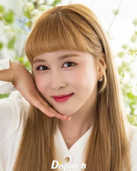 10 Idol K-Pop Tampil Cantik dengan Poni Depan, Cocok Jadi Inspirasi Gaya Rambut Kamu