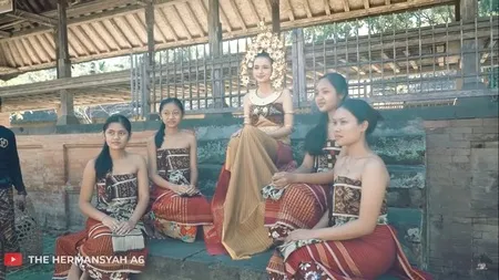 10 Momen Azriel Hermansyah dan Sarah Menzel Jalani Foto Prewedding, Pakai Baju Adat Bali Bak Pasangan Bangsawan