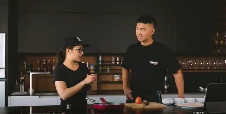 10 Momen Indra Priawan Pertama Kali Masak, Hasilnya Bikin Nikita Willy Kesulitan Beri Komentar