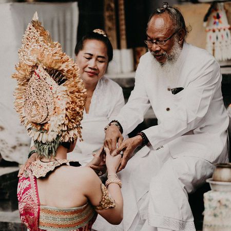 10 Momen Nora Alexandra Jalani Tradisi Potong Gigi Sebelum Dinikahi Jerinx Sid Kapanlagi Com