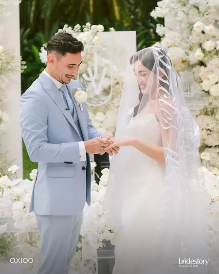 10 Momen Romantis Jessica Iskandar dan Vincent Verhaag di Hari Pernikahan, Pamer Cincin - Ciuman Mesra
