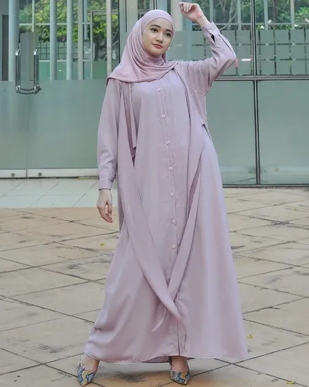 10 Penampilan Marcella Simon yang Makin Syar'i Setelah Mualaf, Cantik Menawan dan Bikin Adem