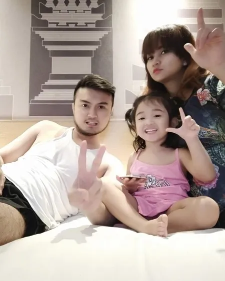 10 Pesona Cantik Istri Gilbert Marciano Inikah Rasanya Hot Mom 2 Anak Yang Jarang Terekspos Kapanlagi Com