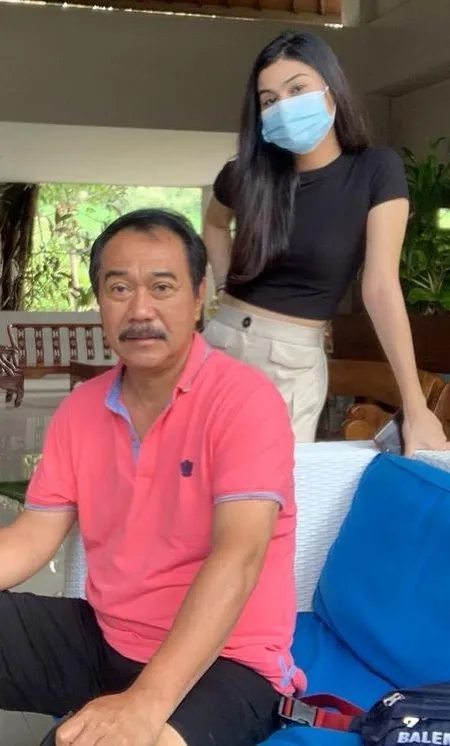 10 Pesona Cantik Junisya Dwi Putri, Anak Dwi Yan yang Kini Berusia 19 Tahun dan Sama Sekali Tak Terekspos
