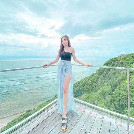 10 Pesona Elina Joerg Artis Cantik Pemain Mermaid In Love Yang Dapat Thr Alphard Dari Pacar Kapanlagi Com