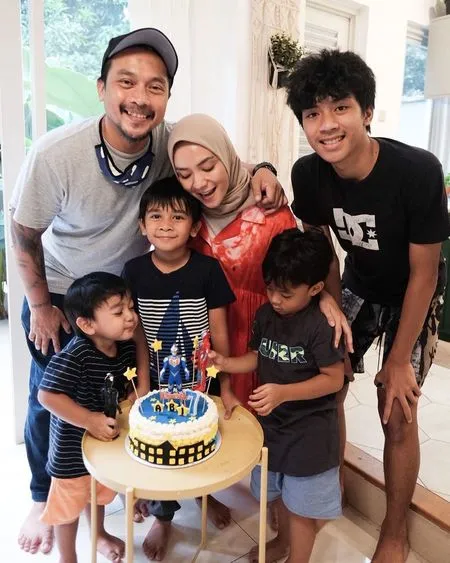 10 Potret Bumi Untara, Putra Sulung Enno Lerian yang Berparas Tampan dan Kini Berusia 17 Tahun