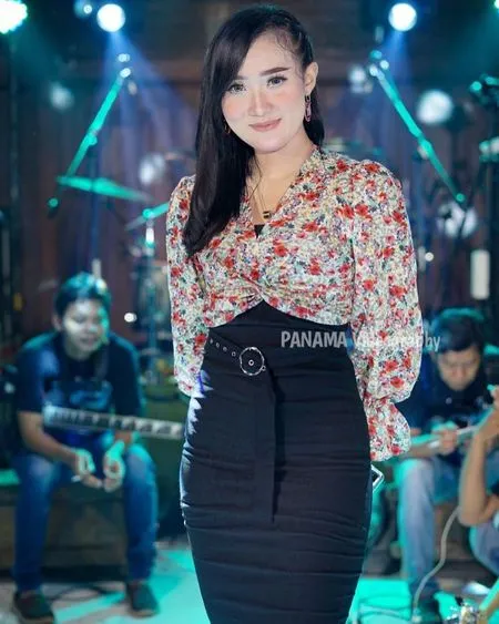 10 Potret Cantik Yeni Inka, Pedangdut yang Cover Lagunya Viral di TikTok dan YouTube - Dapat Julukan 'Queen Of Ambyar'