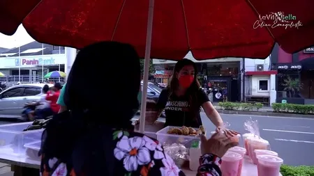 10 Potret Celine Evangelista Bagi-Bagi Takjil Bersama Eleeya, Netizen Puji Jiwa Sosial dan Toleransi yang Tinggi dari Celine