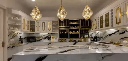 10 Potret Detail Dapur Baru Tasyi Athasyia, Super Mewah Berlapis Emas - Tetap Dihiasi dengan Lampu Gantung yang Cantik