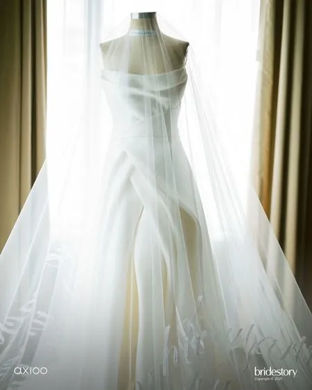 10 Potret Detail Gaun Pengantin Jessica Iskandar, Putih Elegan Dilengkapi Veil Sepanjang 5 Meter Bertuliskan Janji Suci