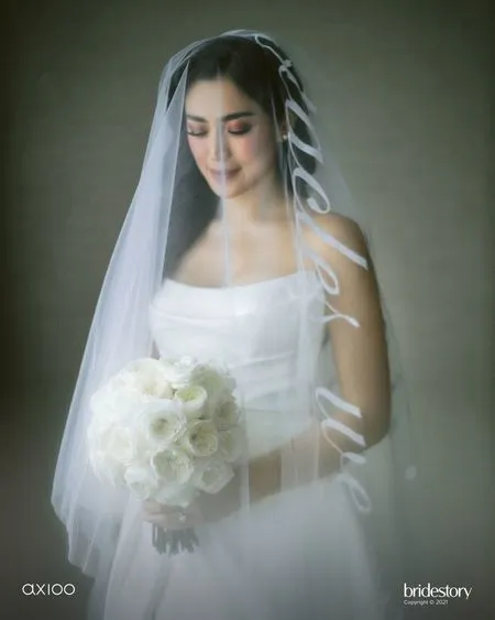10 Potret Detail Gaun Pengantin Jessica Iskandar, Putih Elegan Dilengkapi Veil Sepanjang 5 Meter Bertuliskan Janji Suci