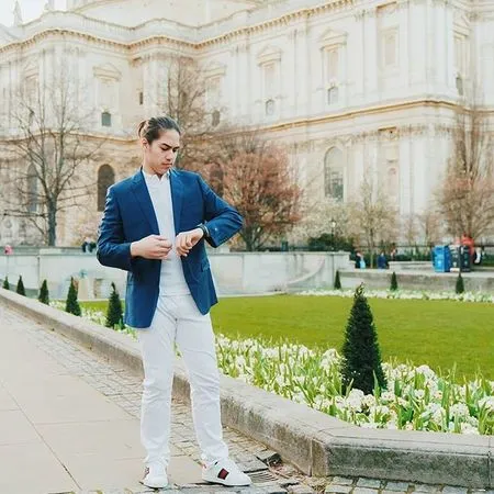 10 Potret El Rumi Dengan Rambut Gondrong Makin Macho Dan Dewasa