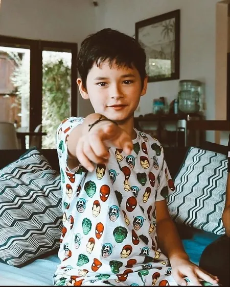10 Potret Ganteng Kenzou Putra Mike Lewis dan Tamara Bleszynski, Beranjak Remaja Kini Sudah Berusia 10 Tahun