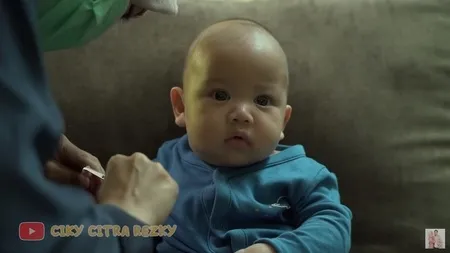 10 Potret Gemasnya Baby Athar Anak Citra Kirana dan Rezky Aditya Luluran Cokelat, Muka Cemong - Kayak Kue Bolu