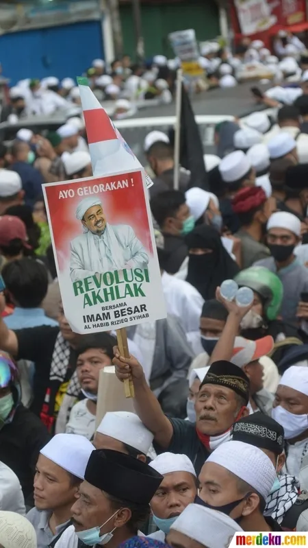 10 Potret Habib Rizieq Pulang ke Indonesia, Disambut Ribuan Massa Bak Seorang Raja
