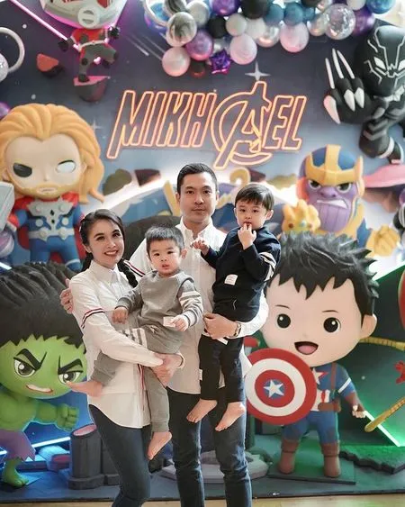 10 Potret Harvey Moeis Suami Sandra Dewi Saat Momong Anak, Bikin Netizen Gemas Sama Papanya