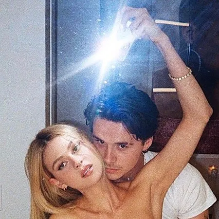 10 Potret Ini Bukti Brooklyn Beckham Bucin Banget ke Nicola Peltz, Sebut Istri Sampai Bikin Tato