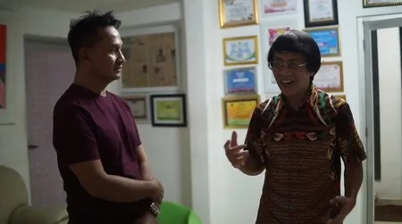 10 Potret Kak Seto Potong Rambut, Hasilnya Membuat Penampilannya Terlihat Lebih Muda