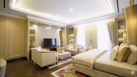 10 Potret Kamar Prilly Latuconsina Yang Punya Ruang Tamu Pribadi