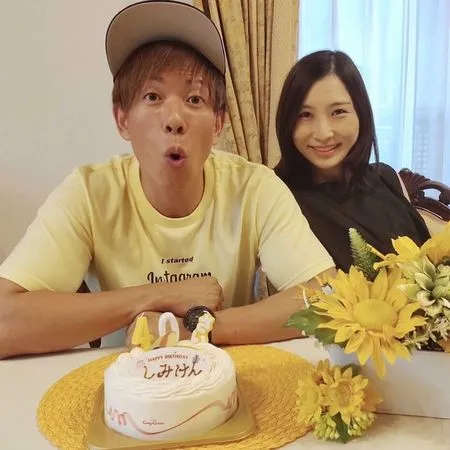 10 Potret Kehidupan Mega Bintang Film Panas Jepang Ken Shimizu Punya Istri Cantik Dan Bayi Menggemaskan Kapanlagi Com