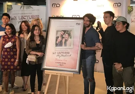 10 Potret Kemesraan Prilly Latuconsina dan Reza Rahadian yang Bikin Baper, Langsung di Hadapan Awak Media