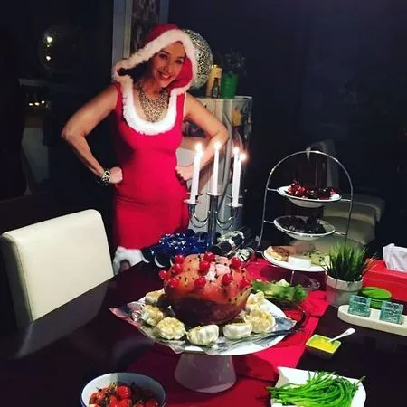 10 Potret Kiki Fatmala Rayakan Natal, Benarkan Pindah Agama - Bahagia dengan Suami Baru