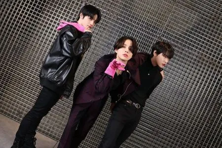 10 Potret Kocak NCT 127 dalam B Cut Eksklusif 'THE NEXT NEO MODEL', Tetap Ganteng Bawa Kabel Colokan Hingga Bawang Prei