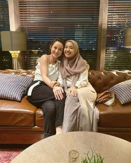 10 Potret Laudya Cynthia Bella dan Julie Estelle, Sudah Bersahabat Selama 13 Tahun