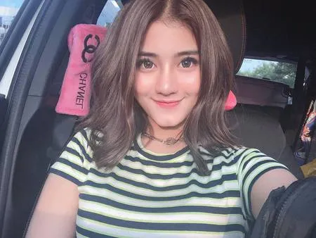 10 Potret Pedangdut Muda Ghea Youbi Cantiknya Maksimal Kapanlagi Com Agar model rambut pendek tak membuatmu tampak lebih gendut, pemilik wajah bulat disarankan melakukan beberapa perlakukan khusus. 10 potret pedangdut muda ghea youbi