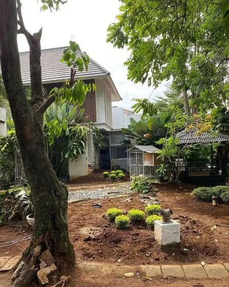 10 Potret Raffi Ahmad Lagi Renovasi Taman Rumah Andara Ngaku Sudah Nggak Sabar Lihat Hasilnya Kapanlagi Com