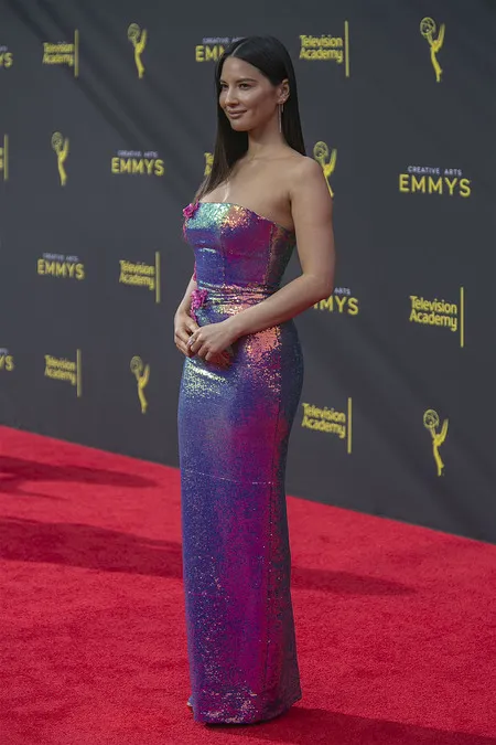 10 Potret Red Carpet Emmy Awards 2021, Dihadiri Bintang Televisi Papan Atas Hollywood
